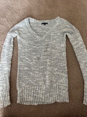 American Eagle Outfitters Marled Light Gray V-Neck Sweater
